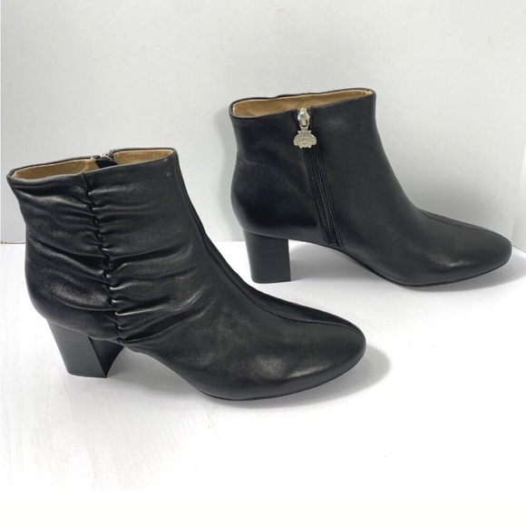 Bettye Muller Deena Booties Sz 6.5M Black Soft Napa Leather Heel Ankle Boots NEW - Picture 3 of 9